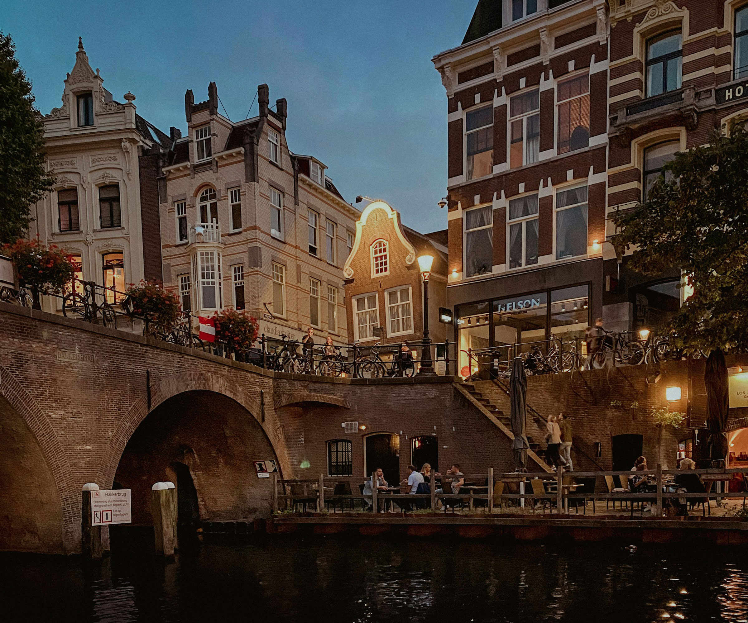Utrecht cafés and restaurants at the water's edge of Utrecht
