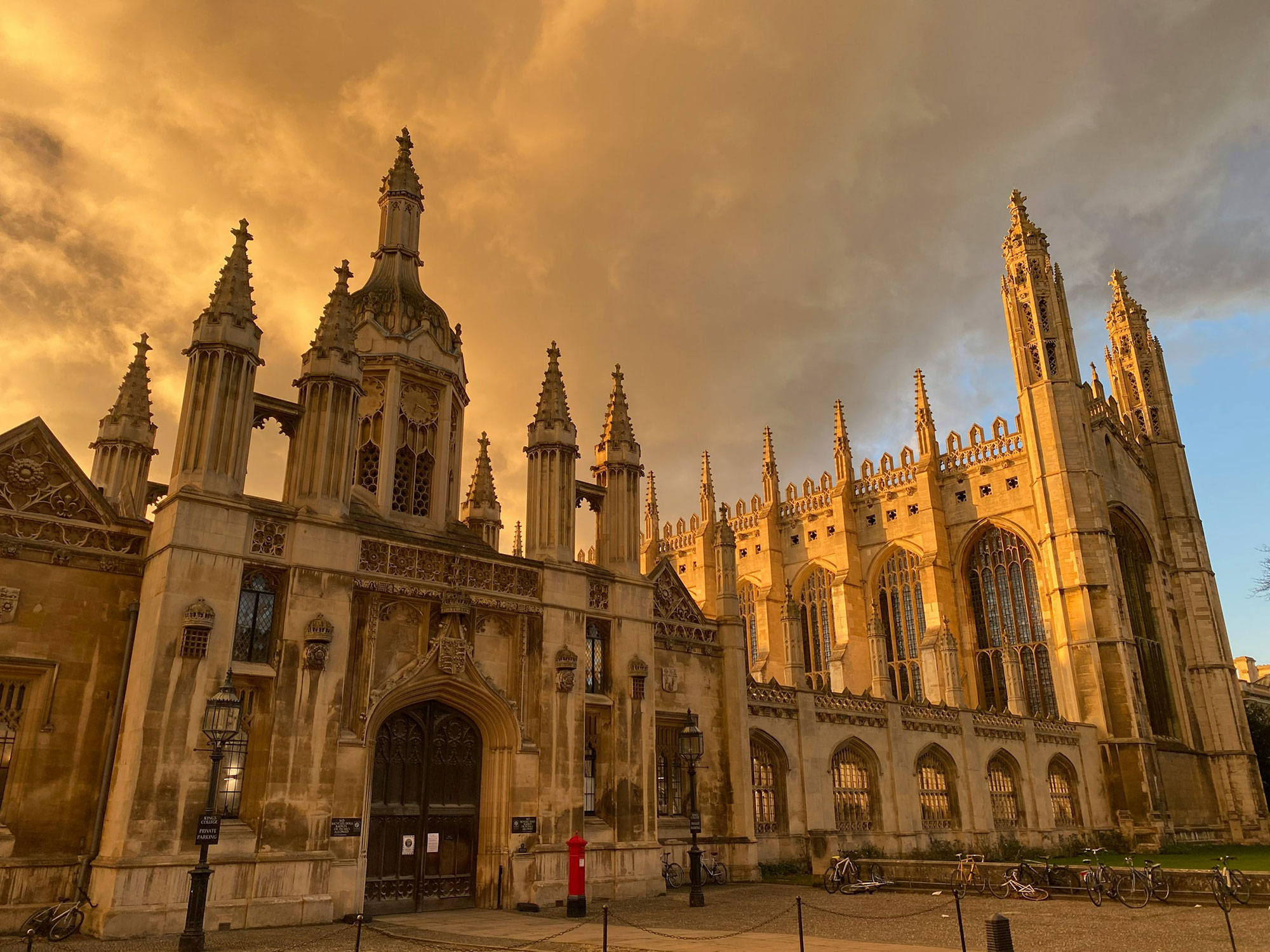 Cambridge The Gatehouse and the Chapel of King's College in Cambridge