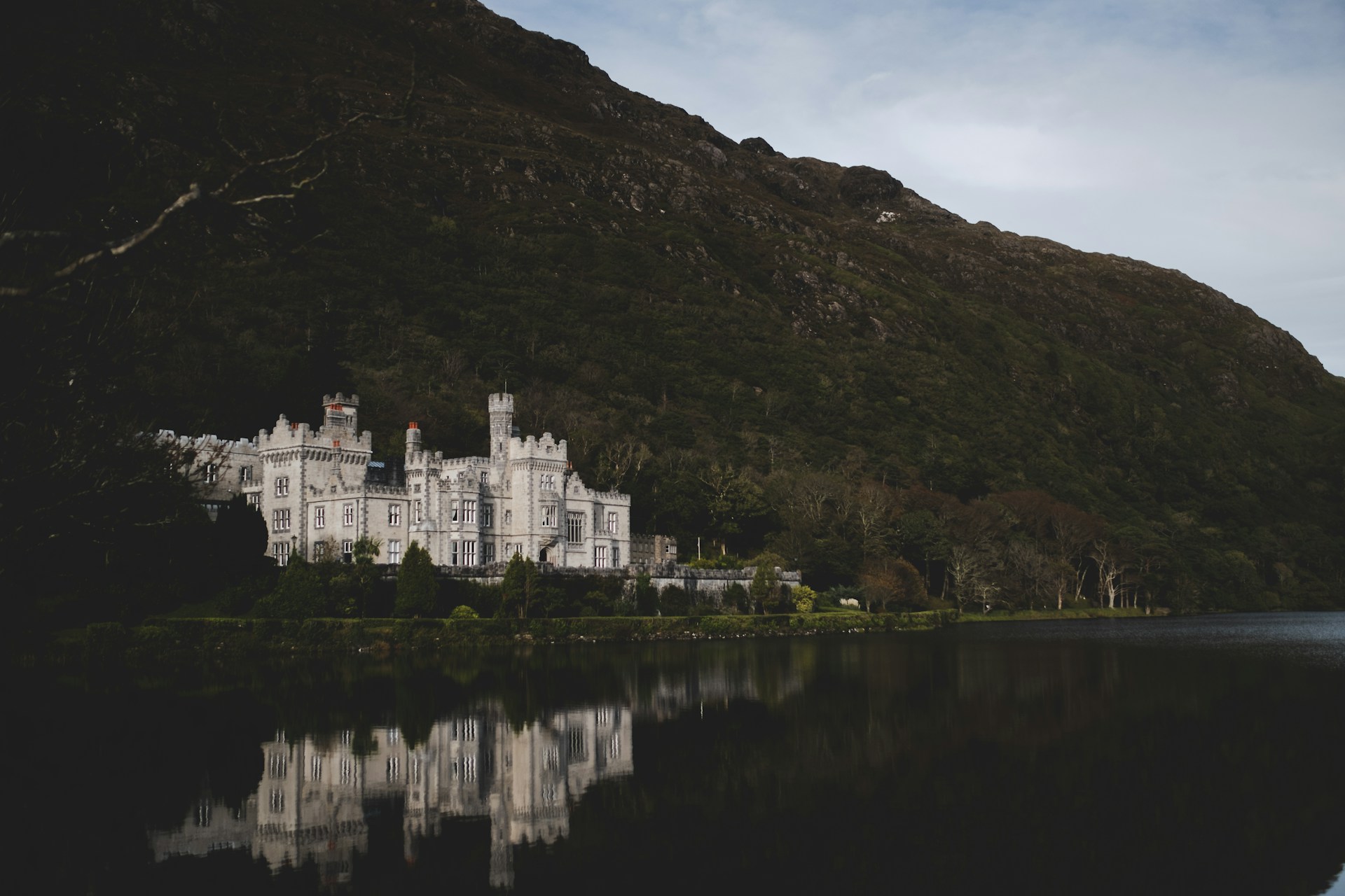 Connemara Kylemore Abbey & Pollacapall Lough in Connemara