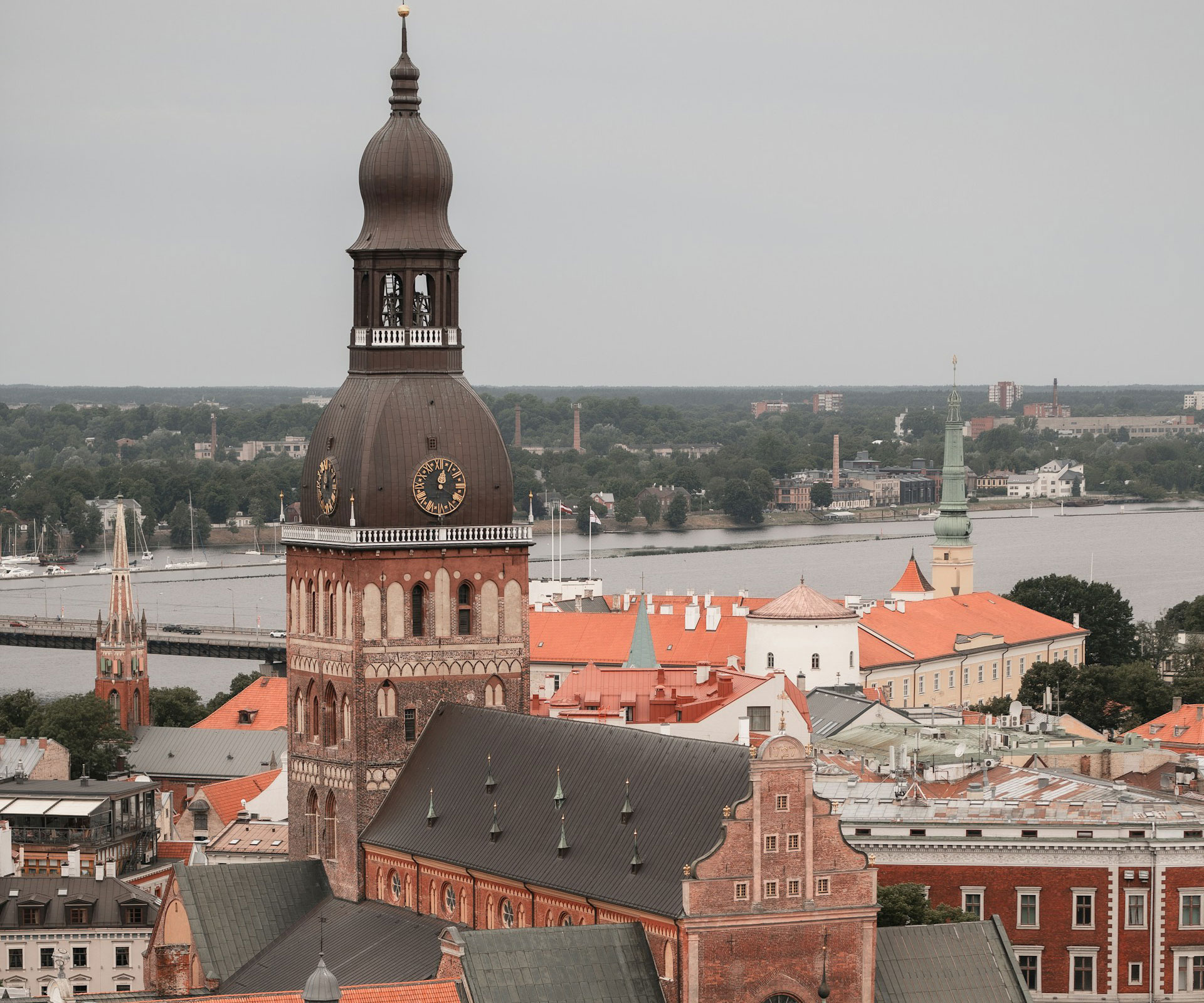 Riga Vecrīga / Riga Old Town skyline