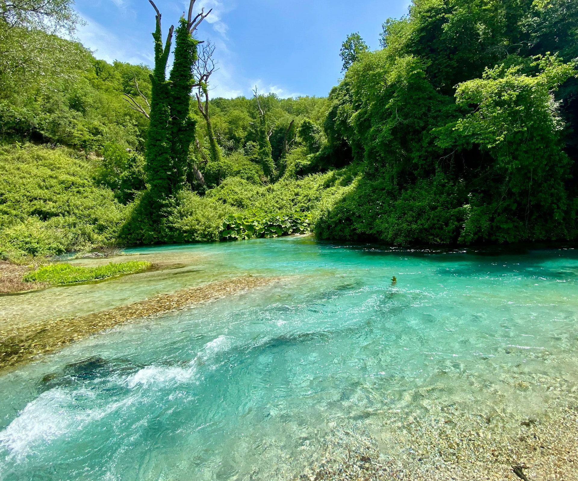 Blue Eye Blue Eye natural spring and turquoise water
