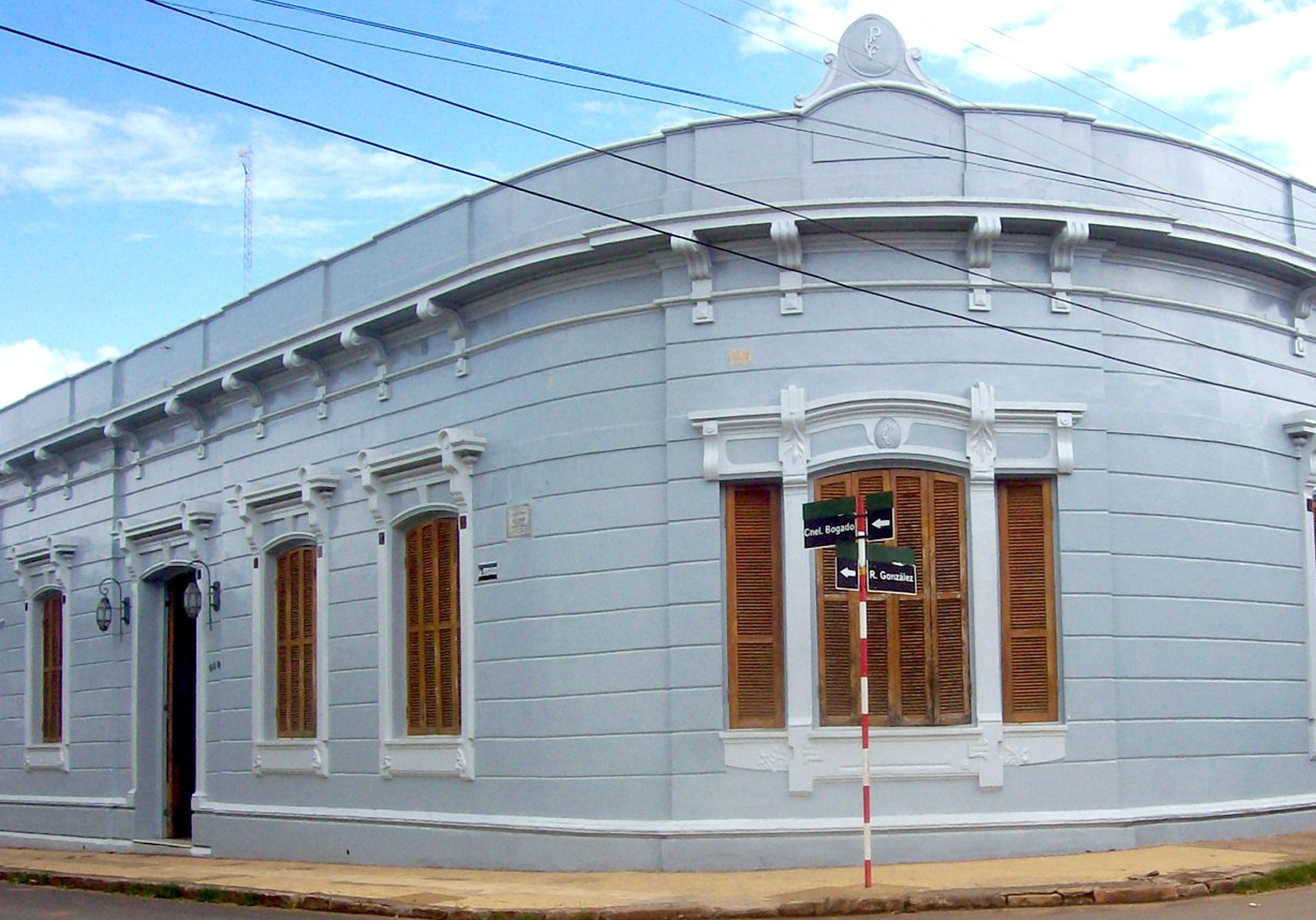 Villarrica streetscape/building