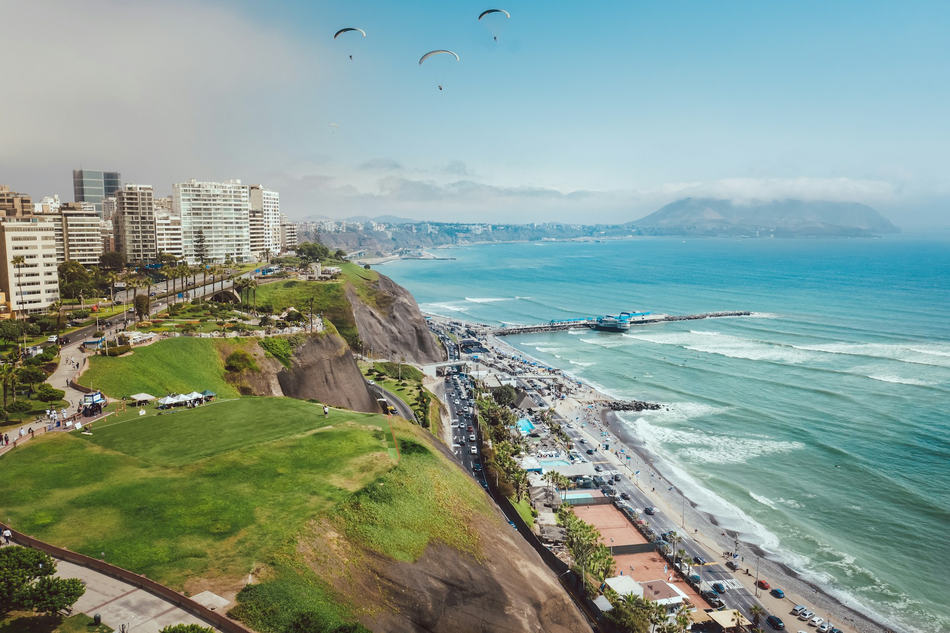 Miraflores coastline / Pacific Ocean in Lima