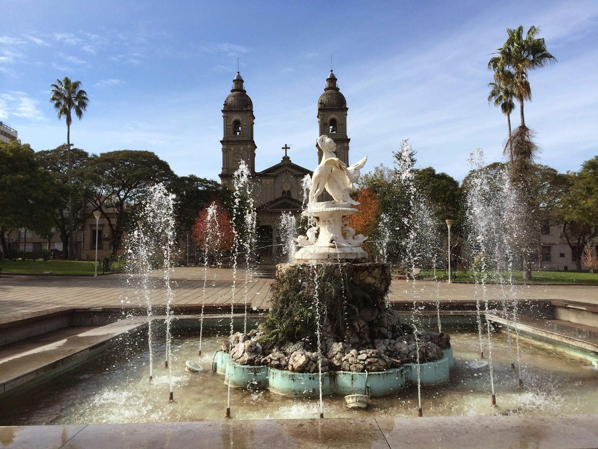 Salto city centre — cathedral and fountain