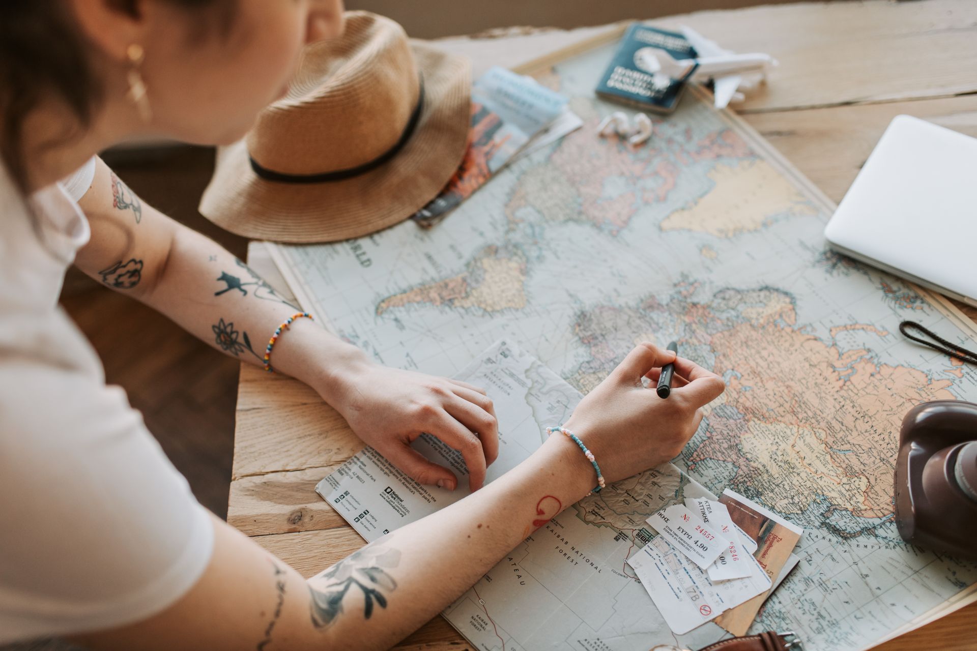 exhausting planning for a trip_pexels-vlada-karpovich-7368310 exhausting planning for a trip_pexels-vlada-karpovich-7368310