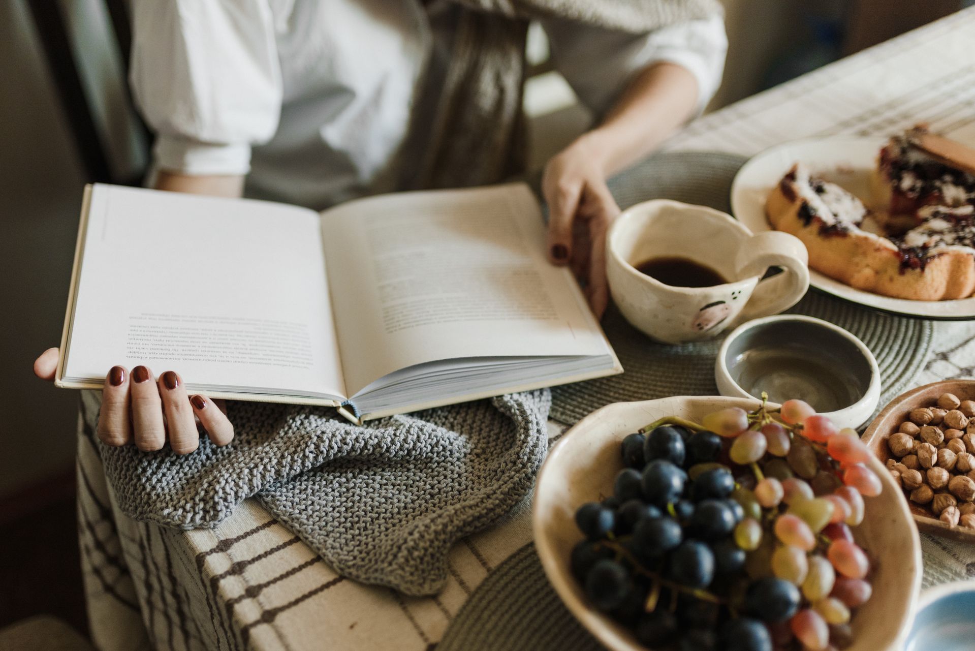 sitting in a café for breakfast while reading a book_pexels-arina-krasnikova-5709925 sitting in a café for breakfast while reading a book_pexels-arina-krasnikova-5709925